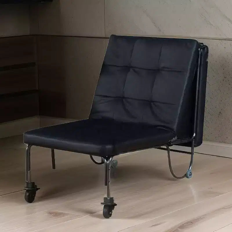 Futon in Metallo con Dettagli Trapuntati in Similpelle e Ruote, Nero