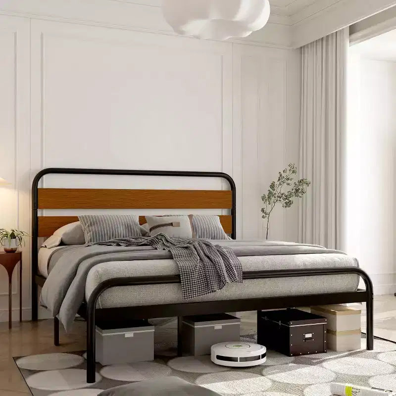 Letto King Size Moderno di Metà Secolo, Struttura in Metallo con Testiera Effetto Legno, Design Silenzioso che Non Richiede Rete a Molle per Camera da Letto, Marrone