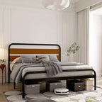 Letto King Size Moderno di Metà Secolo, Struttura in Metallo con Testiera Effetto Legno, Design Silenzioso che Non Richiede Rete a Molle per Camera da Letto, Marrone