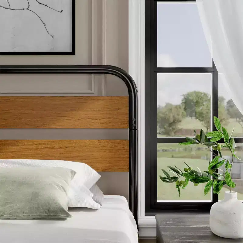 Letto King Size Moderno di Metà Secolo, Struttura in Metallo con Testiera Effetto Legno, Design Silenzioso che Non Richiede Rete a Molle per Camera da Letto, Marrone