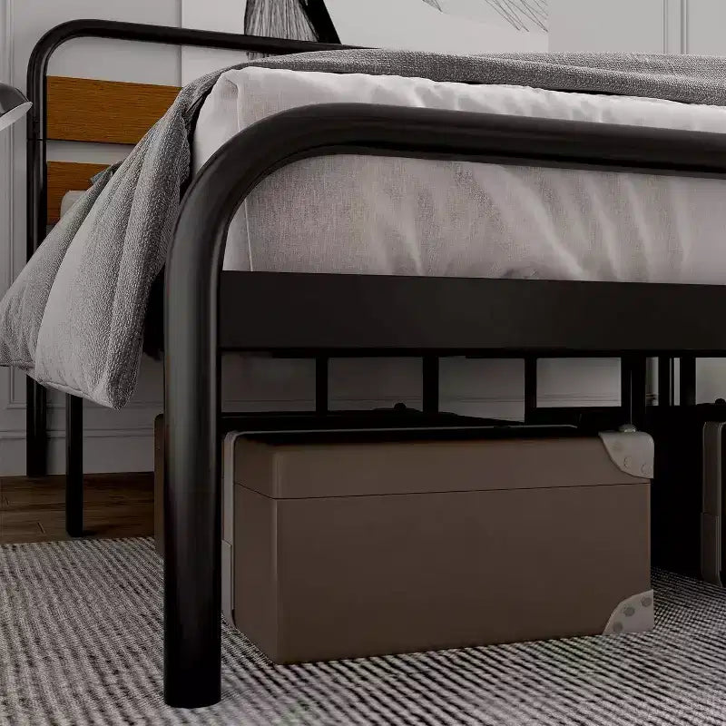 Letto King Size Moderno di Metà Secolo, Struttura in Metallo con Testiera Effetto Legno, Design Silenzioso che Non Richiede Rete a Molle per Camera da Letto, Marrone