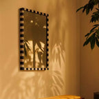 Specchio da parete rettangolare decorativo in marmo TEHOME con motivo audace a scacchiera bianca e nera 20 x 30'', perfetto per bagno, ingresso