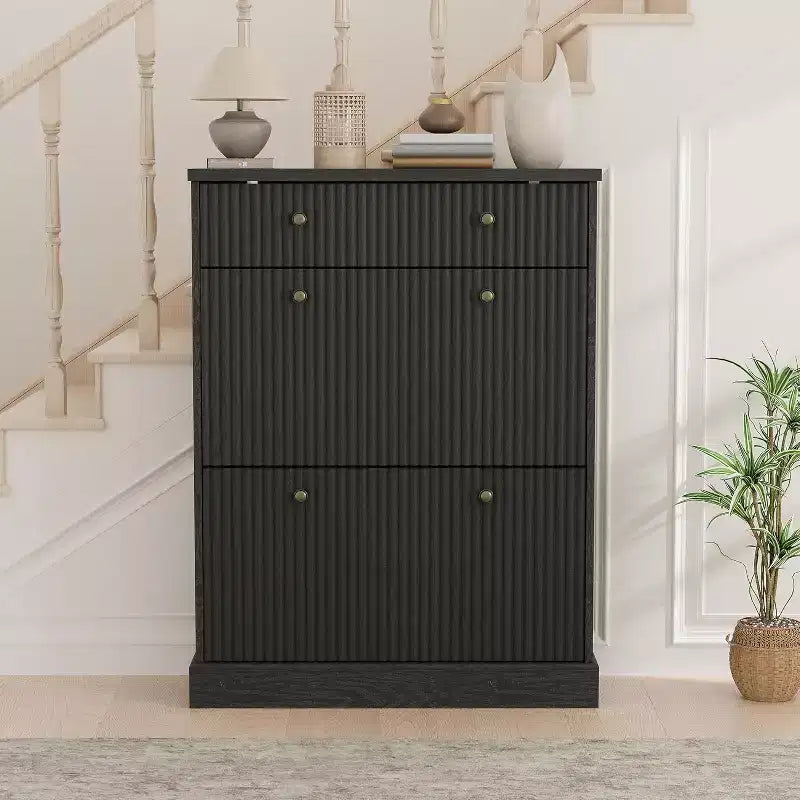 Scarpiera Alta con scanalature: Dotata di 2 Ante a ribalta e 1 Cassetto superiore con ripiani regolabili. Organizzatore Stretto Autoportante per Ingresso o Corridoio.